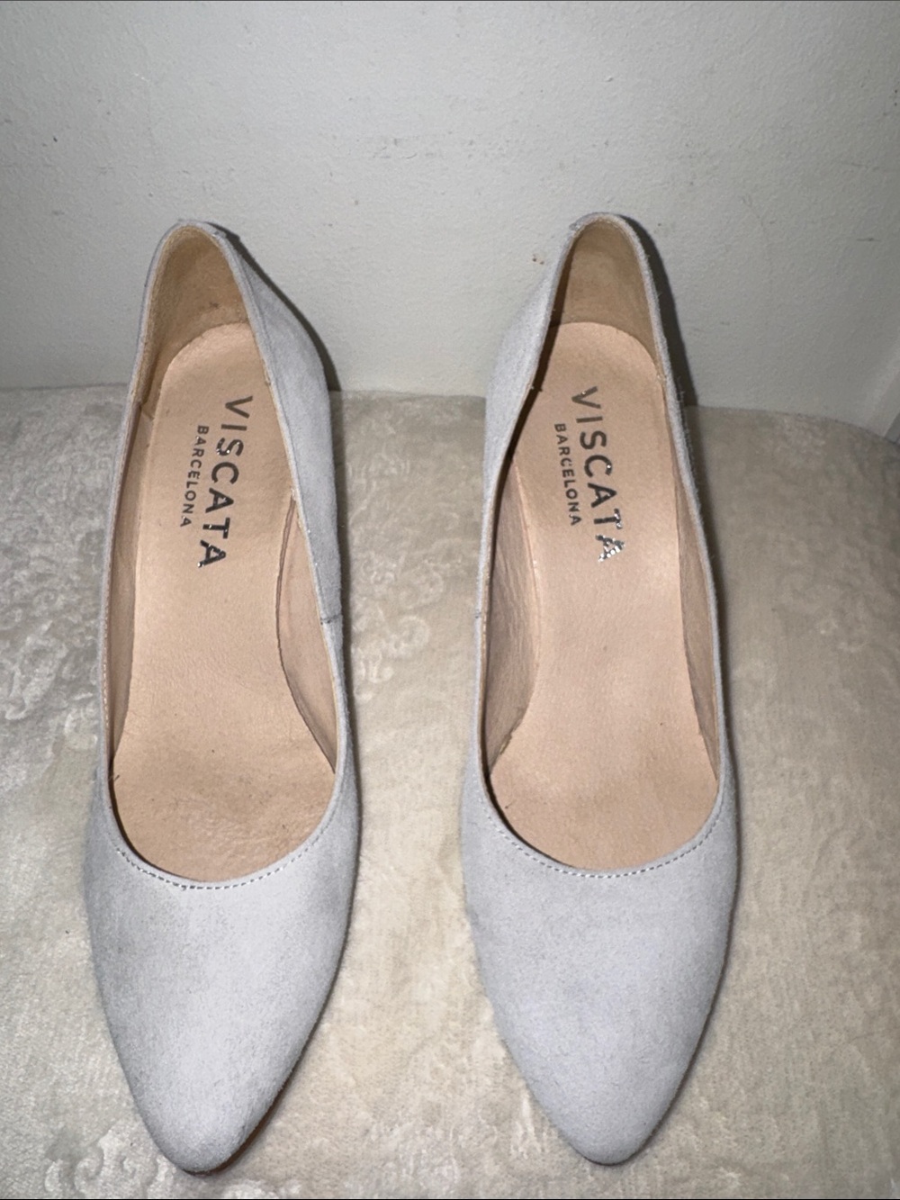 Viscata Women's Light Gray Suede Pointed Toe Pumps